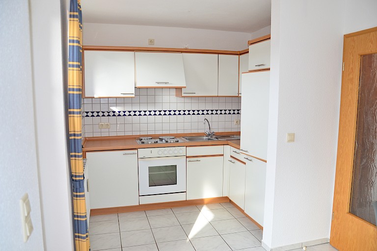 Charmante Dachgeschoss-Wohnung mit sonnigem Balkon, PKW- Stellplatz und Einbauküche in Bad Zwischenahn