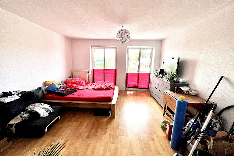 Wohn- und Schlafzimmer