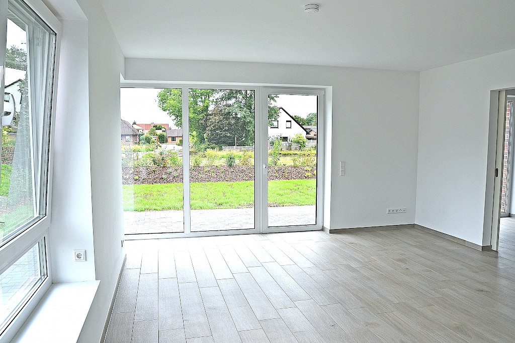 Beeindruckendes Neubau- Wohnhaus mit gelungener Raumaufteilung, neuer Einbauküche und Gartenbereich in beliebter Wohnlage in Leer- Loga