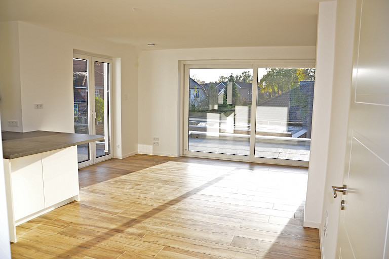 Wohn- und Esszimmer mit Dachterrassenzugang