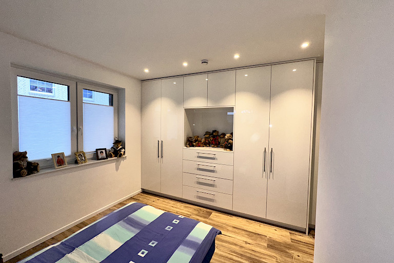 Schlafzimmer inkl. Einbau- Kleiderschrank