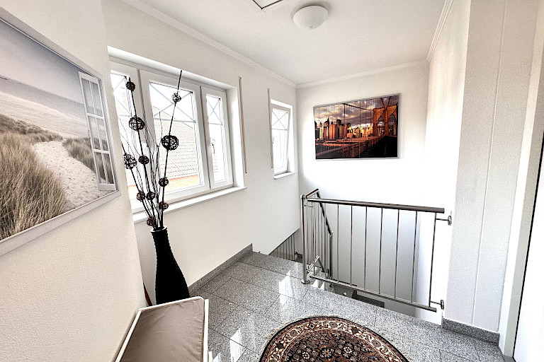 Treppenhaus mit Lift