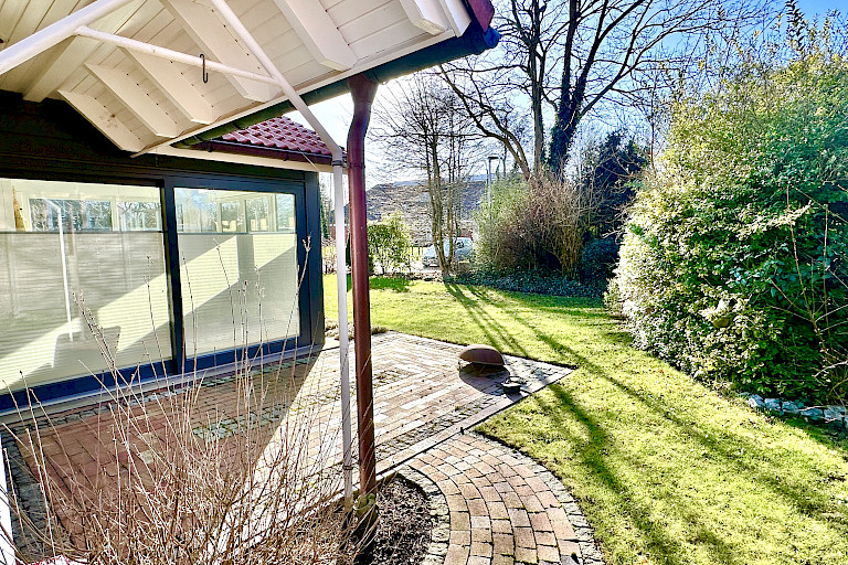 Außergewöhnliches Exklusiv- Domizil mit Galerie und firsthoher Deckengestaltung, Wintergarten sowie gepflegter Gartenbereich in naturverbundener Wohngebietslage in Bad Zwischenahn- Elmendorf / ca. 800 Meter bis zum Zwischenahner Meer