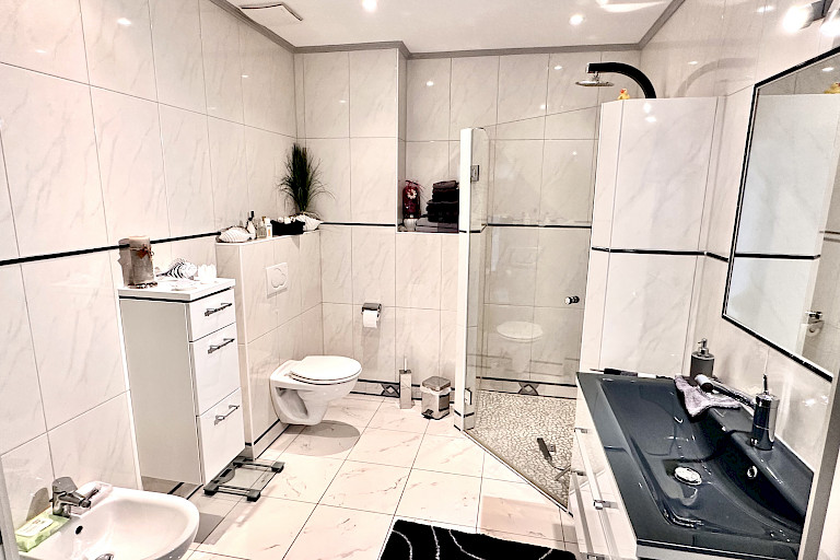 edles Duschbad/ WC