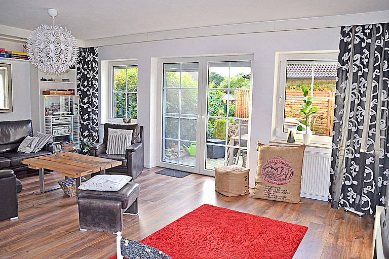 Wohnbereich mit Gartenzugang