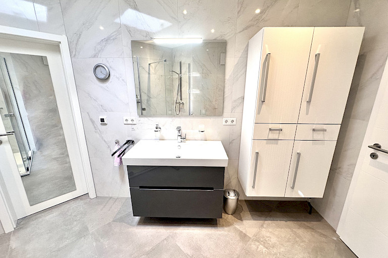 Modernes Wellnessbad