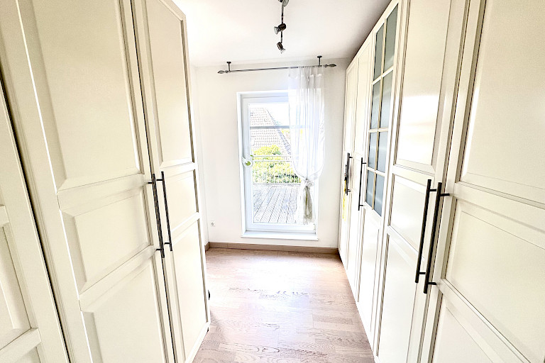 Ankleidebereich mit Zugang Dachterrasse