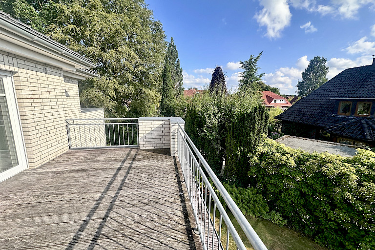 Dachterrasse II mit Blick in den rückwärtigen Garten