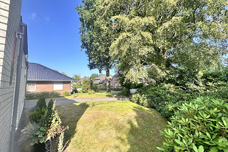 vorderer Gartenbereich